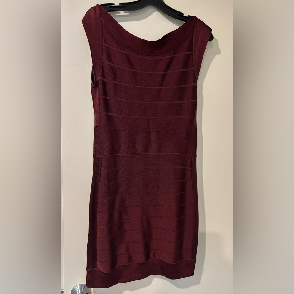 Elegant Burgundy Sleeveless Dress